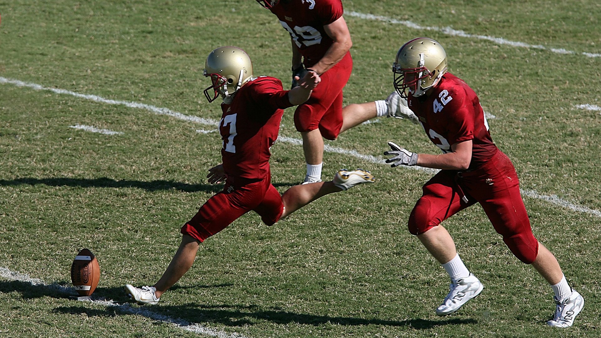 媒体评论国足表现,呼吁改革,评价国足